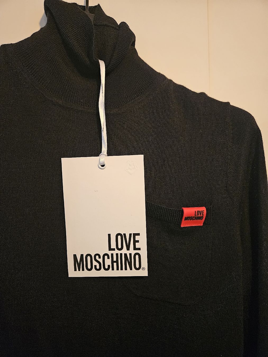 Moschino Maglioni & Felpe: Love Moschino Rollkragenpullover Schwarz Gr. S – Nuovo e nell'imballaggio originale da Wallisellen venduto da Sue23 3