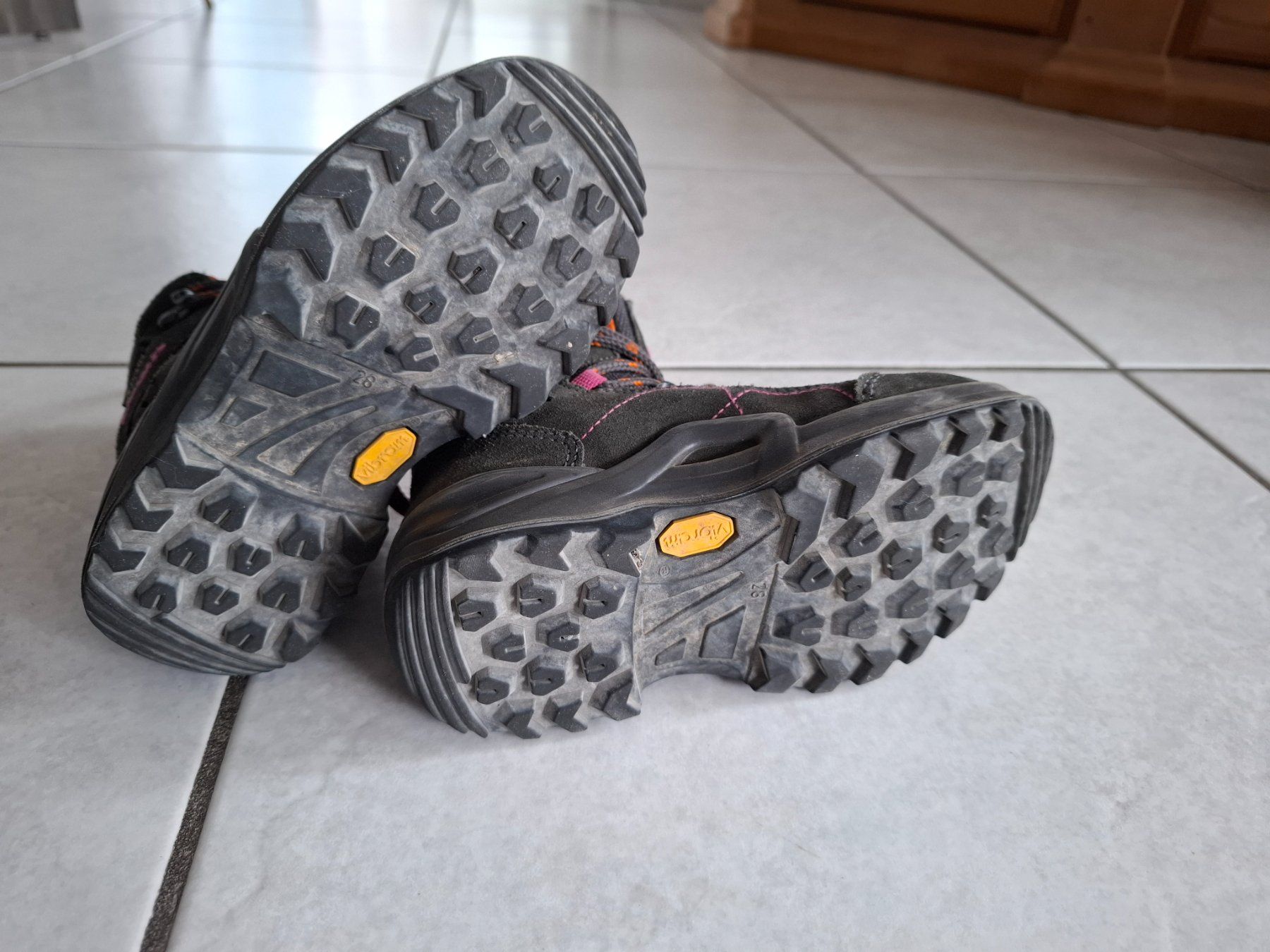 Lowa Scarpe per ragazzi: Lowa Kinder Wanderschuhe, Gr. 28 – Usato da Heimberg venduto da Wendel1 1