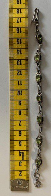 Bracelets: Silber Armband, grüne Steine, ca 17cm lang – D'occasion à Basel par machplatz 2