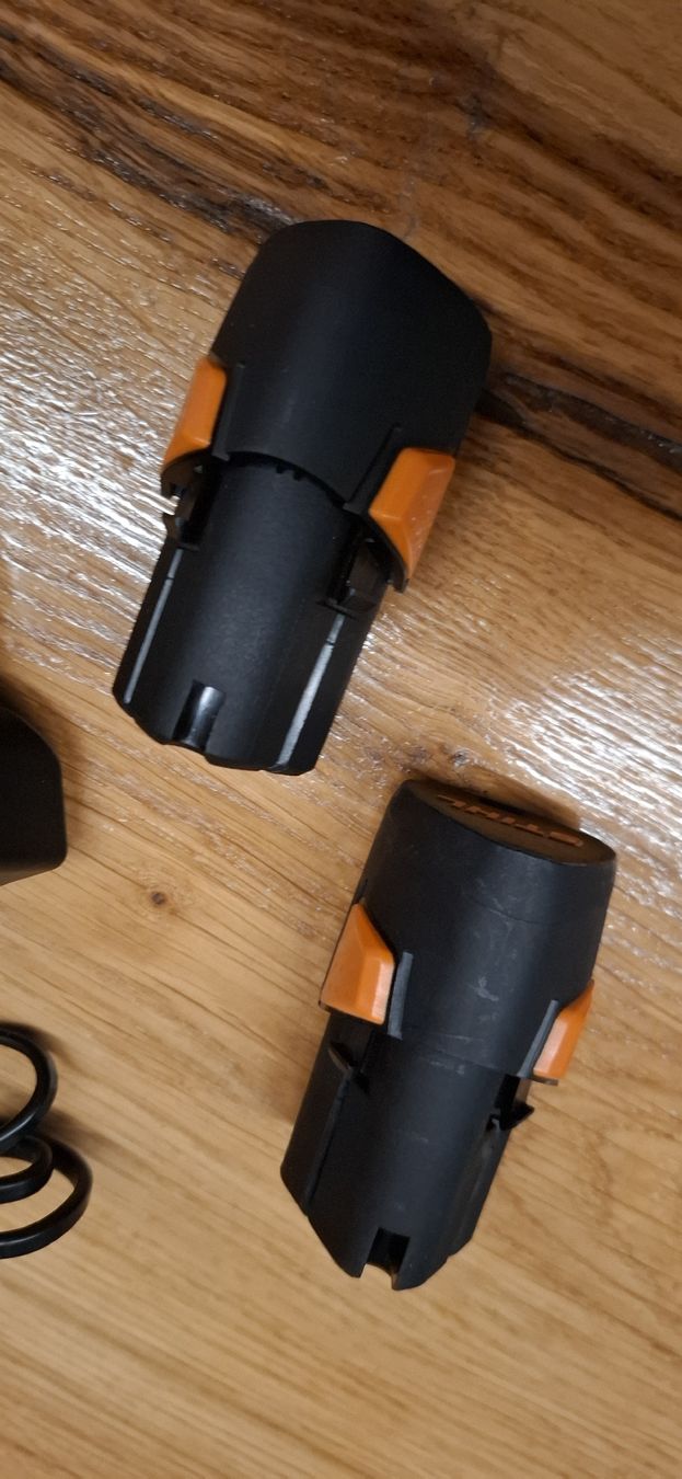 Stihl Akkus & Batterien: Stihl 2 Akku Set mit Ladegerät – Gebraucht aus Guntershausen von Jtattoo 1