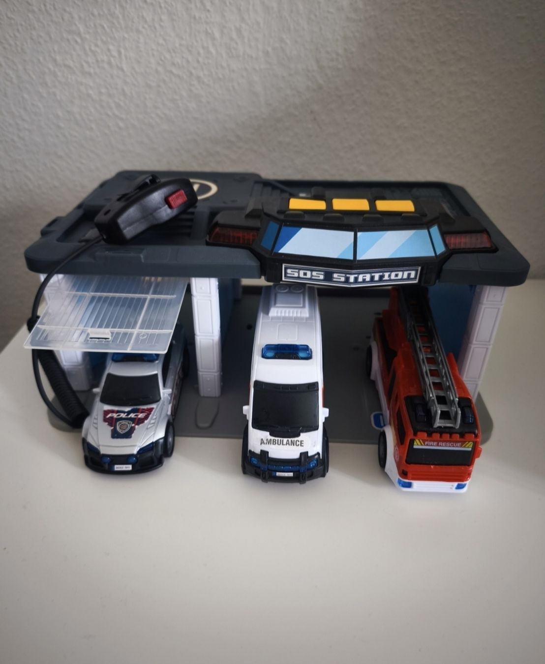 Dickie Toys Giocattoli: Dickie SOS station – Usato da Murten venduto da pla_j9qh