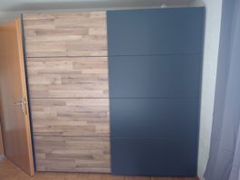 Kleiderschrank 