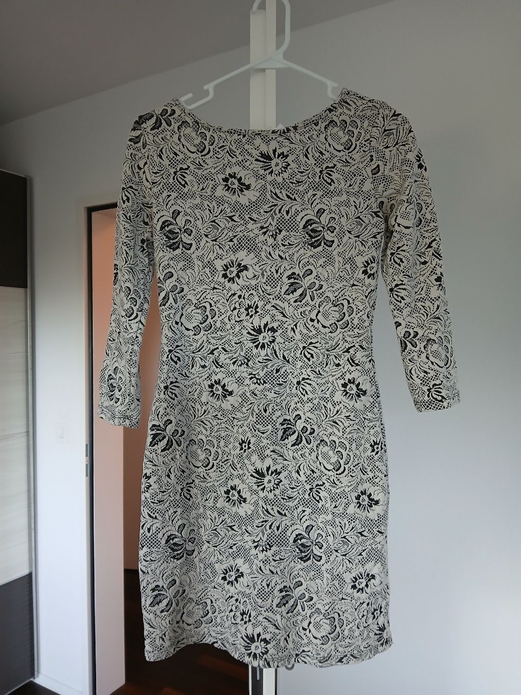 Kleider: Floral Dress - Size M - more like Small – Gebraucht aus Dübendorf von rol_fm6d