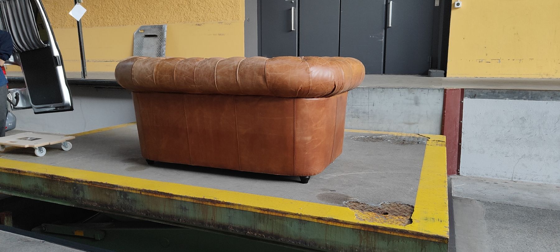 Divani: echt Leder Chesterfield 2er Sofa – Usato da Neuhausen am Rheinfall venduto da PunkyMo 3
