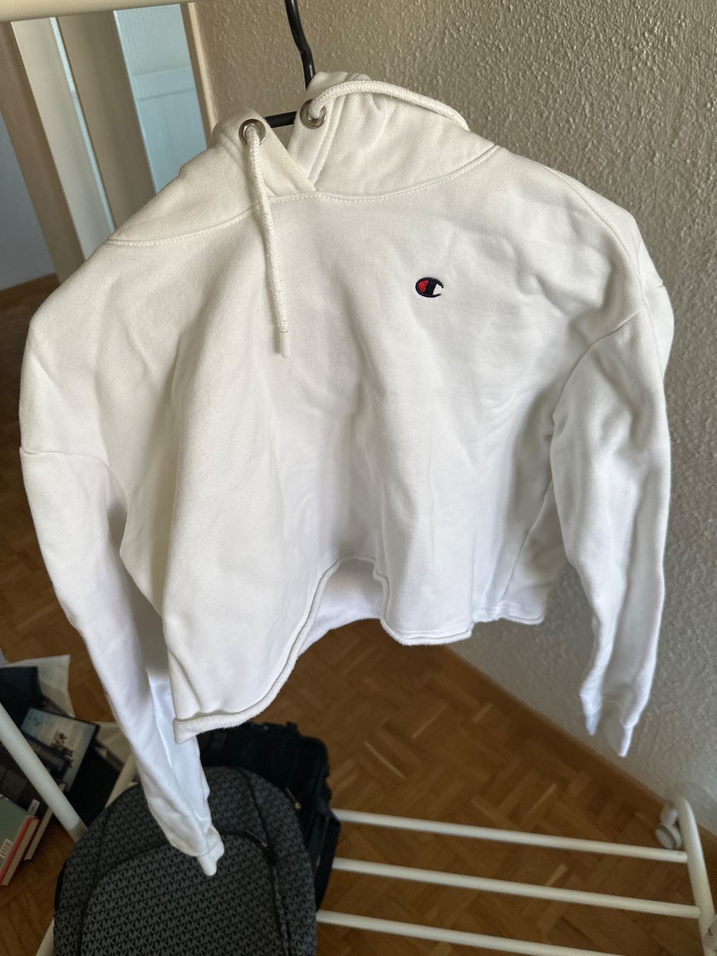 Champion Maglioni & Felpe: Weisser Hoodie von Champion – Usato da Urdorf venduto da Mondschein14