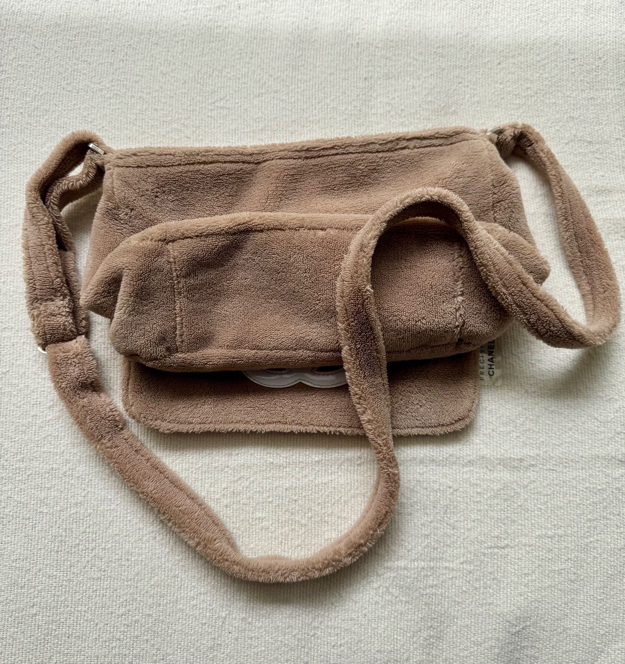 Chanel Borse da donna: Flauschige Schultertasche von Chanel – Usato da zürich venduto da Bailey17 4