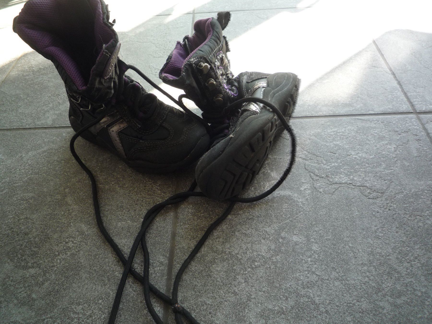 Scarpe per ragazze: SCHUHE GR.28 – Usato da Andwil SG venduto da schmei 1