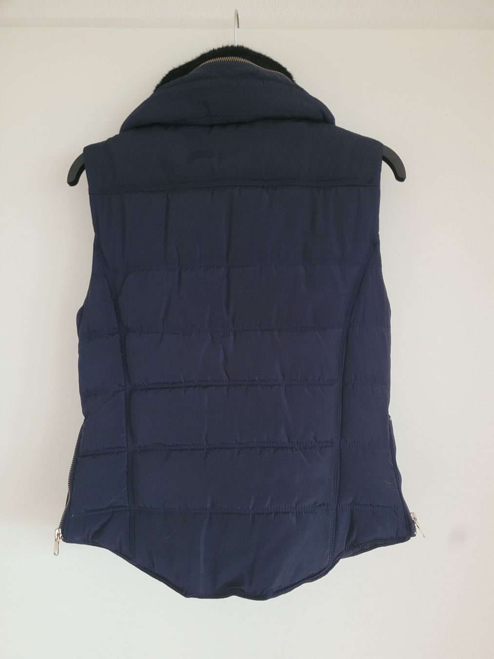 Gilet & Giacche senza maniche: Gilet bleu à fourrure – Usato da Villars-sur-Glâne venduto da ninisabri 1