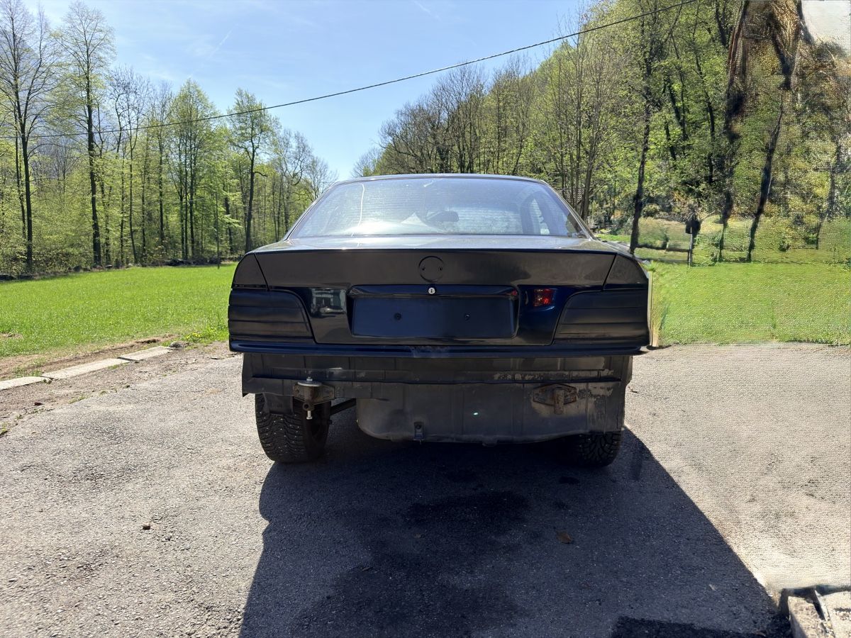 BMW Tutti pezzi di ricambio auto: Bmw 325i e36 chassis – Difettoso da Biasca venduto da dam_v27g 2