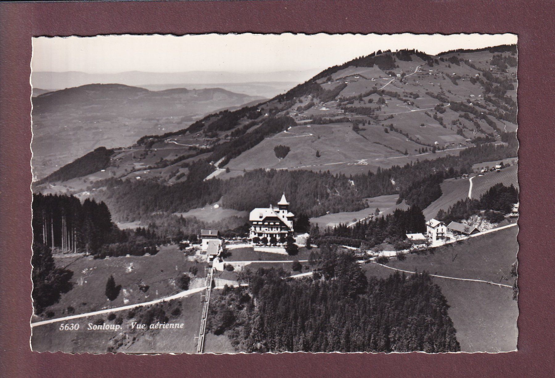 Cartoline postali: Les Avants - SONLOUP - Vue aérienne – Usato da Pully venduto da nicecards