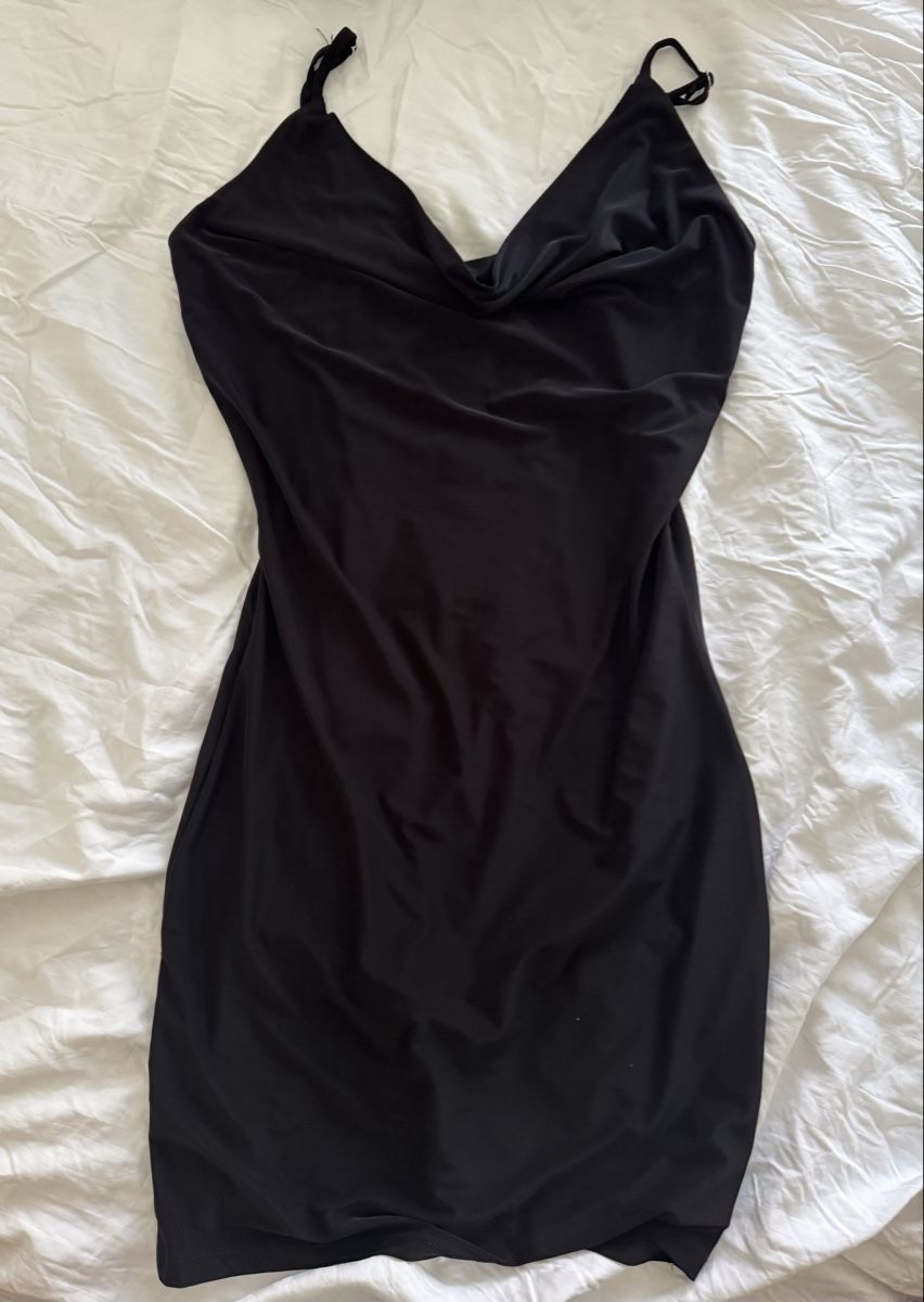 Kleider: Kleid schwarz Grösse S/M neuwertig – Gebraucht aus Zürich von lak_fr2n