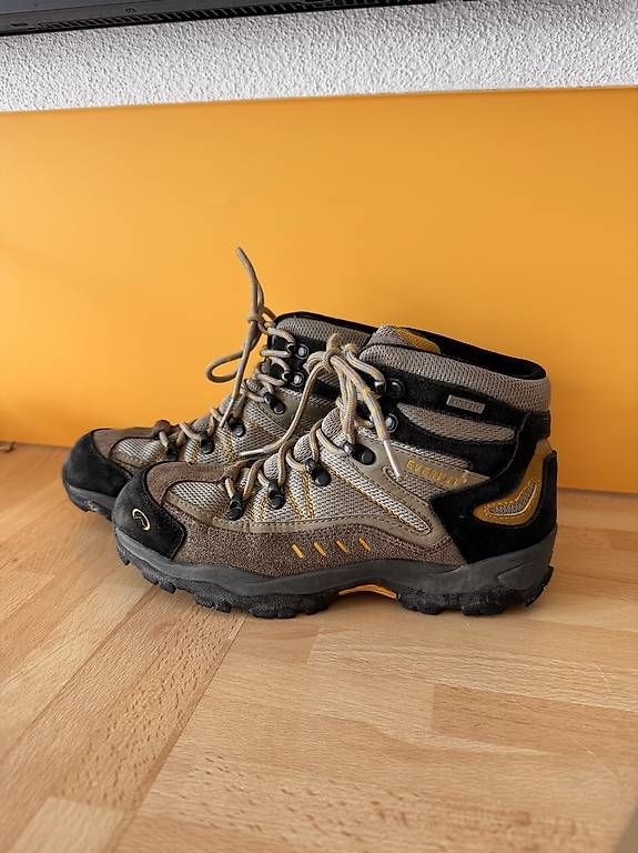 Schuhe für Jungen: Wanderschuhe Everest Gr. 37 – Gebraucht aus Weite von zerozerox