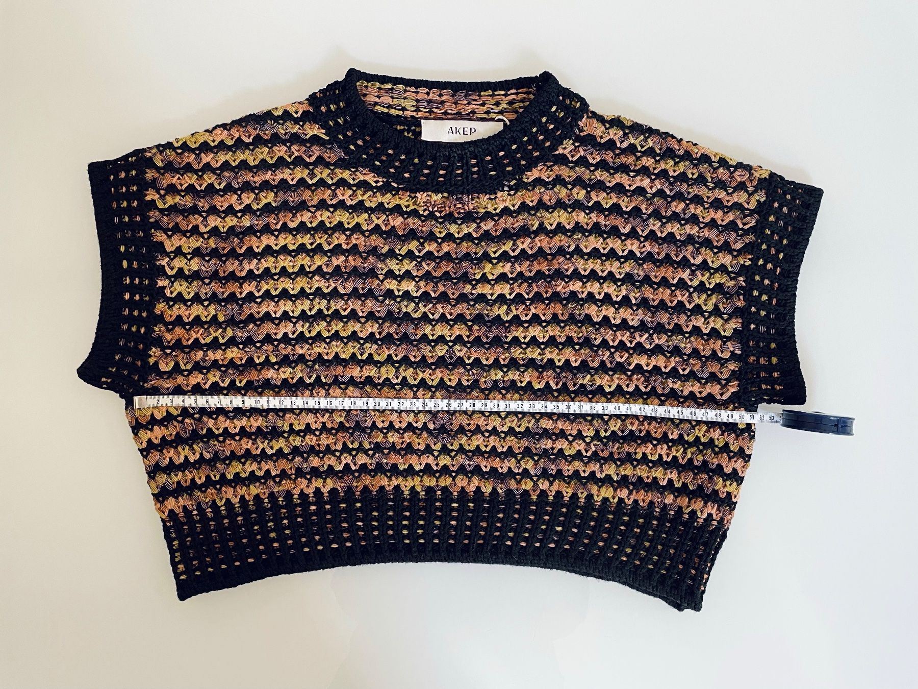 Top: Top AKÈP M multicolor crochet/cropped nuovo – Nuovo e nell'imballaggio originale da Bellinzona venduto da Sveva-Style-Hunter 4