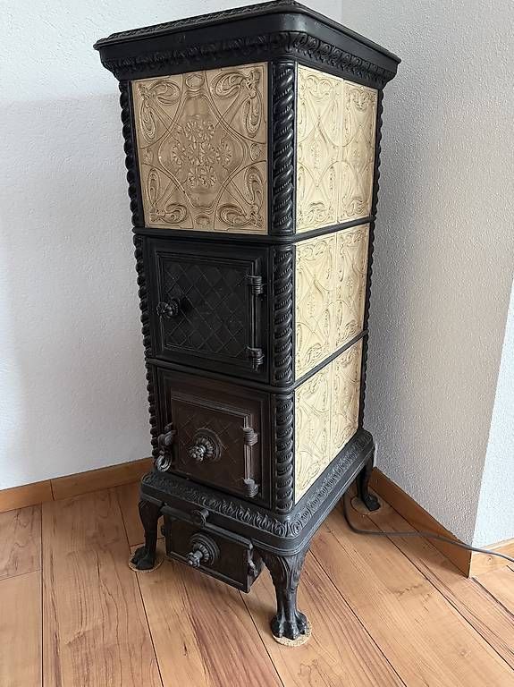 Altri mobili d'antiquariato: Alter Kachelofen / Standofen – Usato da Reinach BL venduto da Beutling