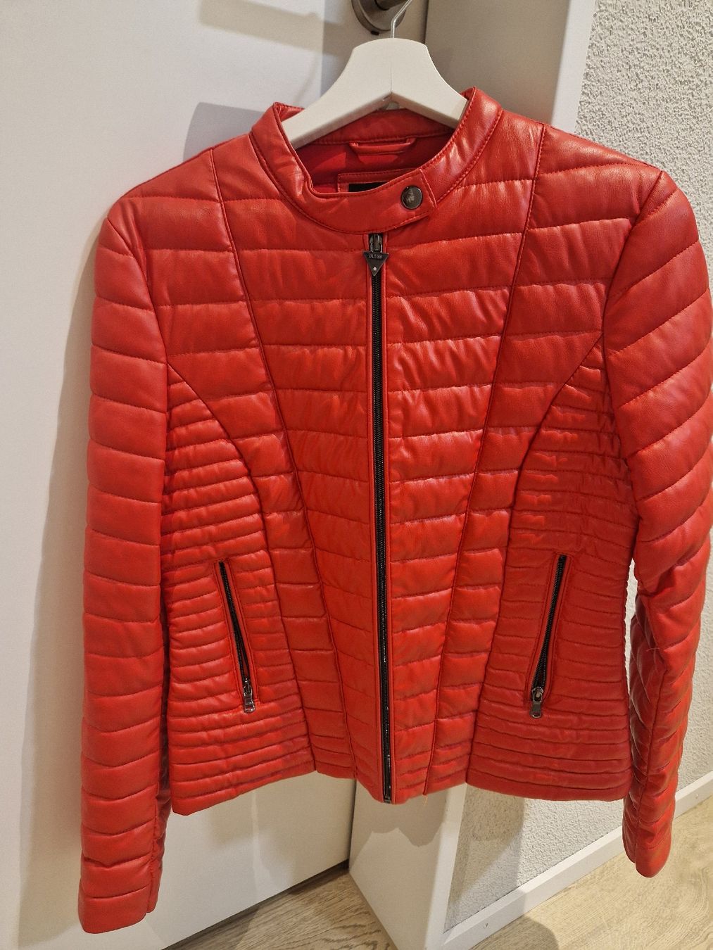 Guess Giacche: Guess Jacke – Nuovo (secondo la descrizione) da Ermensee venduto da Mrs.Q.