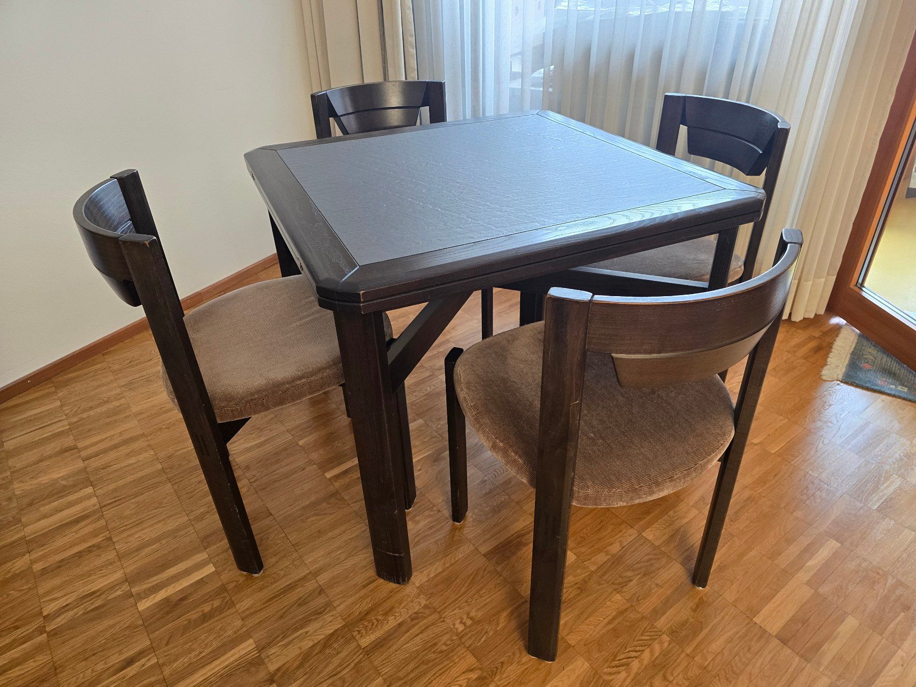 Tische: Esstisch Schieferplatte mit 4 Stühlen erweiterbar – Gebraucht aus Zürich von and_8jnp 1