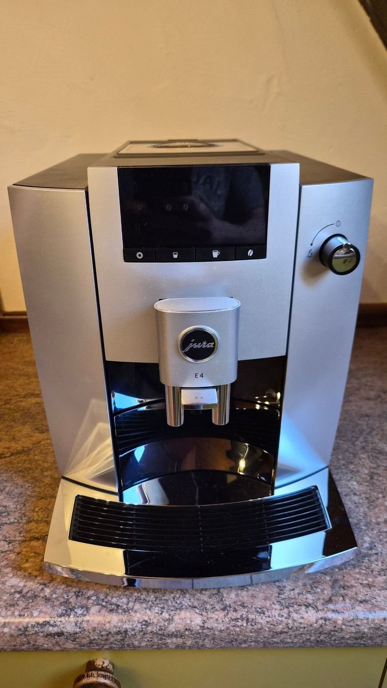 Jura Macchine per caffè & Macchine per espresso: Jura E4 – Usato da Oensingen venduto da chefkoch123 1