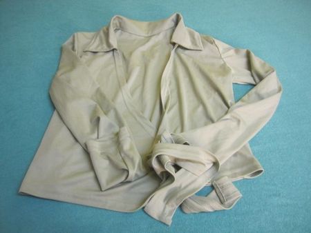 Jacke ca. Grösse S, zum Binden, oliv