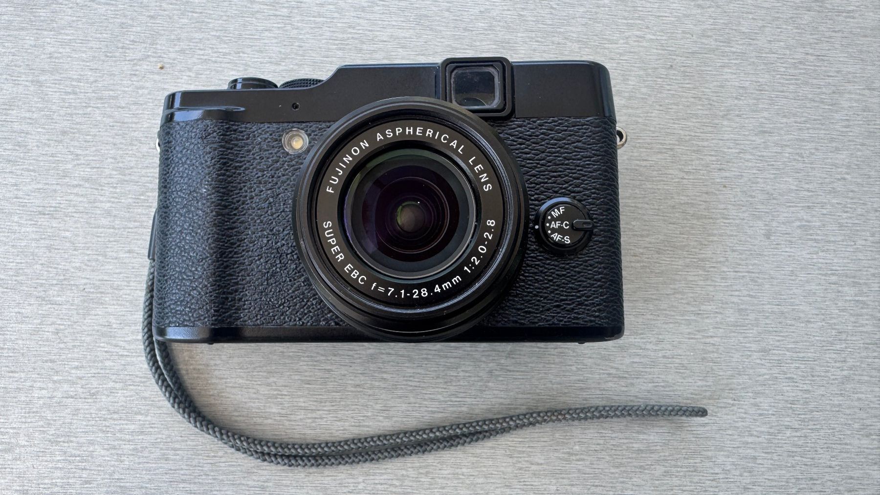 Fujifilm Fotocamera: Fujifilm X10 Digitalkamera – Usato da St.Gallen venduto da photographer_stefan