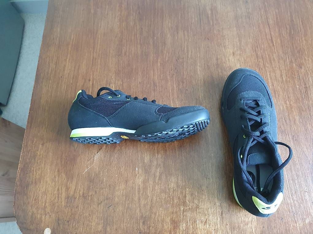 Scarpe da uomo: Giro Mtb Schuhe Petra VR Gr.42/41 – Usato da gelterkinden venduto da Retzgi66 1