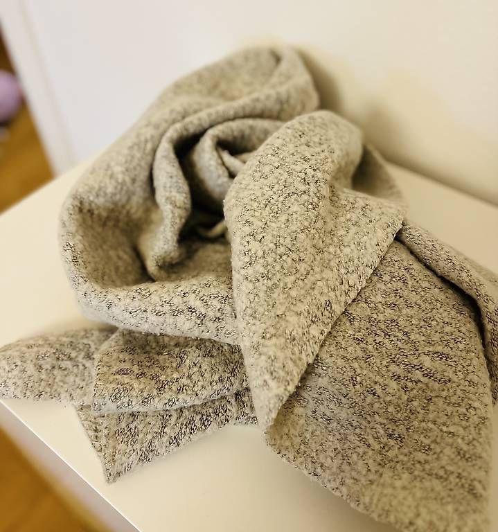 Foulard & Sciarpe: Grosser, weicher Schal, hellgrau – Usato da Zürich venduto da zucchetti13 1