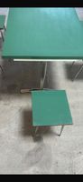 Vintage Schweizer Küchentisch mit 5 Hockern – 60er Jahre 