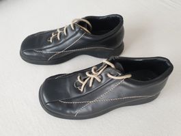 Halbschuhe neuwertig (Gr. 34)