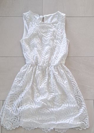 Élégante robe d'été blanche en dentelle, taille S