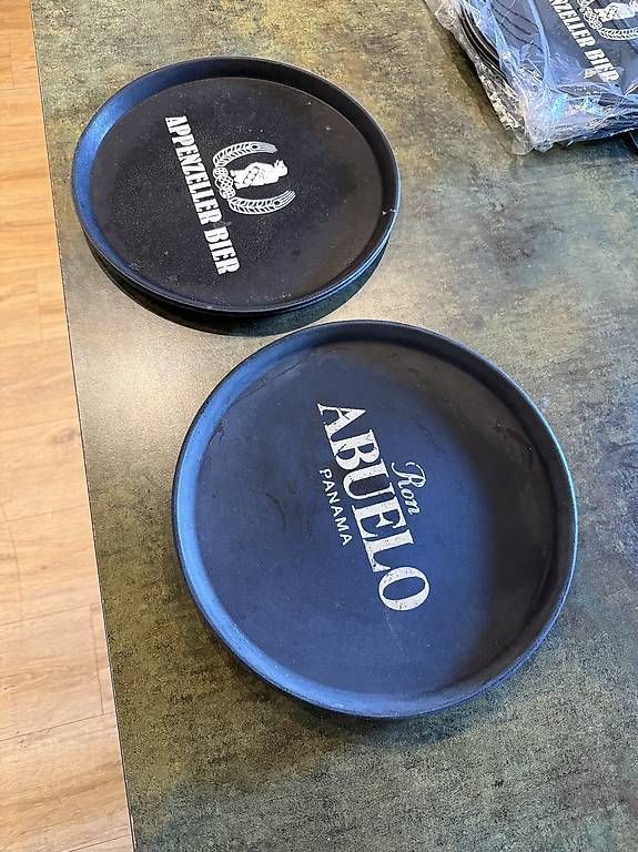 Plateaux: 3x Serviertabletts rund 'Ron Abuelo'  gebraucht – D'occasion à Zürich par inf_5zz5 1