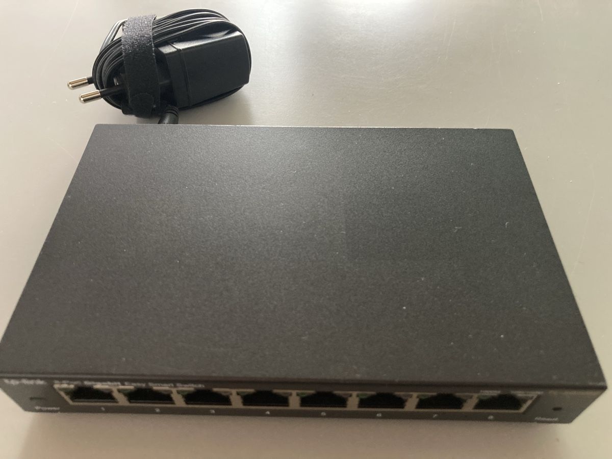 TP-Link Hubs & Switches: tp-Link 8-Port Gigabit Easy Smart Switch TL-SG108E – Neuf (Voir description) à Bioggio par edeschnede 1
