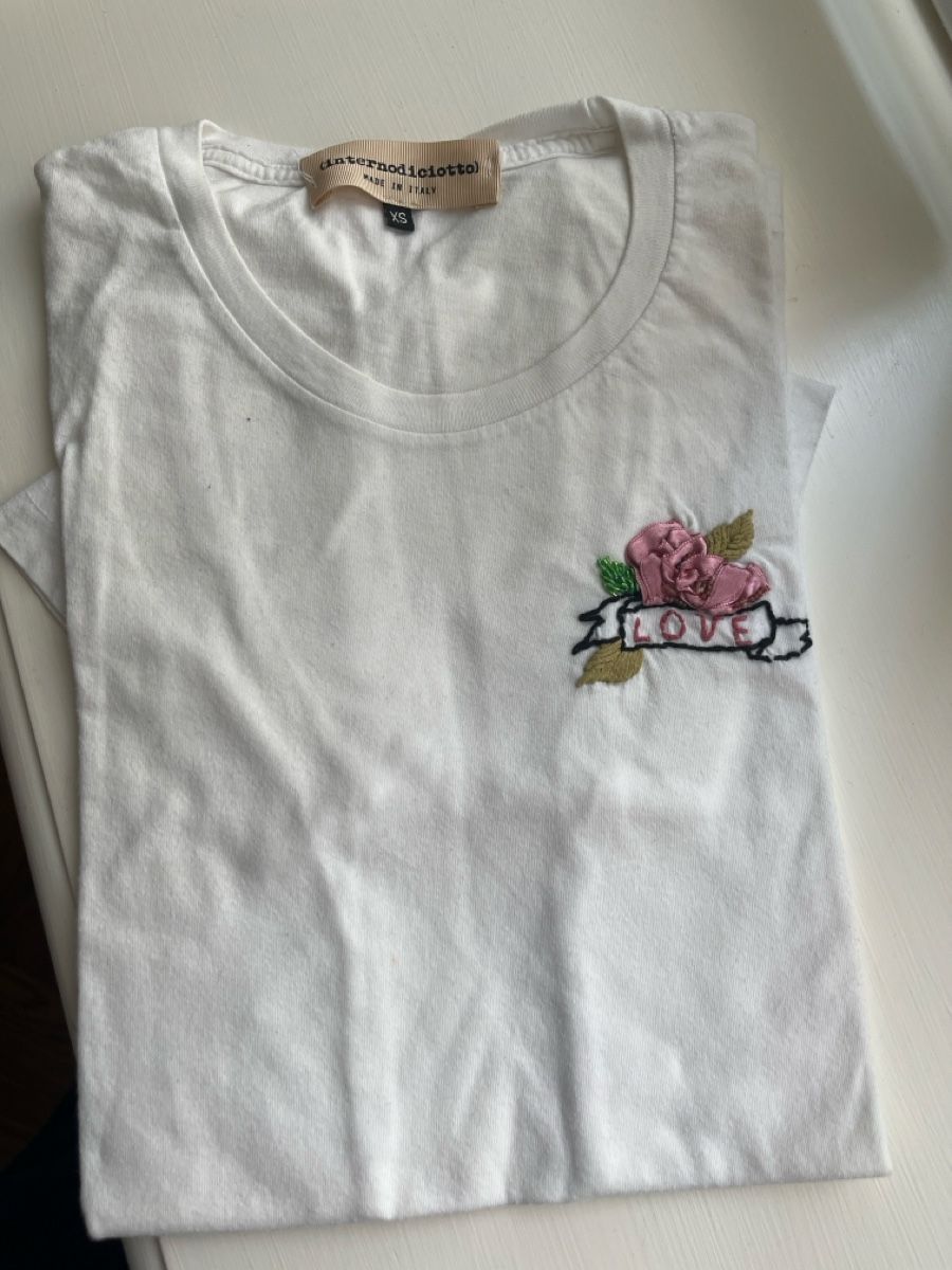 T-shirt: Internodiciotto stretchy white cotton t shirt – Usato da Rüschlikon venduto da ant_5v7g