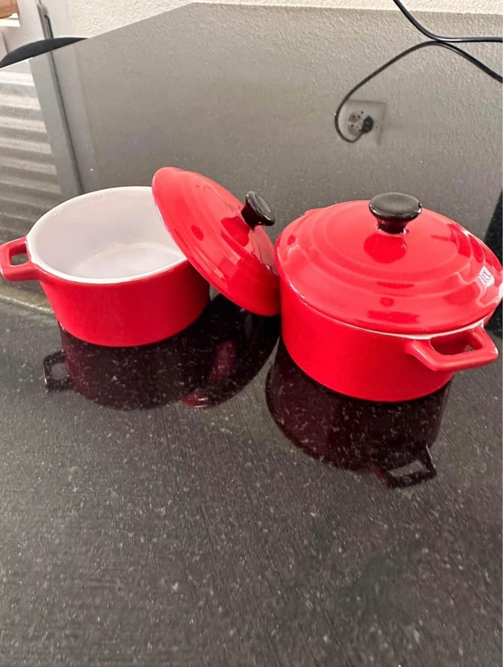 Pentole: Lot de 8 mini cocottes rouges – Usato da Bettens venduto da Bruna_Simoes