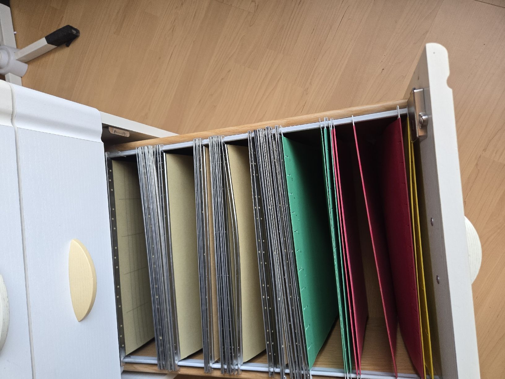 Pfister Banconi: Rollcontainer weiss mit 3 Schubladen gutem Zustand – Usato da Grünenmatt venduto da Brauni2 3