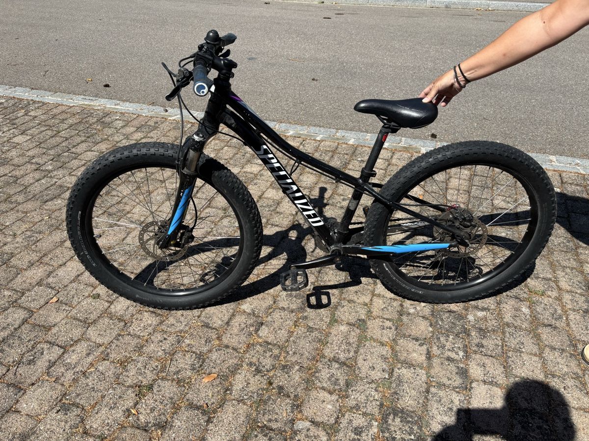 Specialized Vélos: Kinder Mountainbike, stark gebraucht – D'occasion à Magden par HPIA