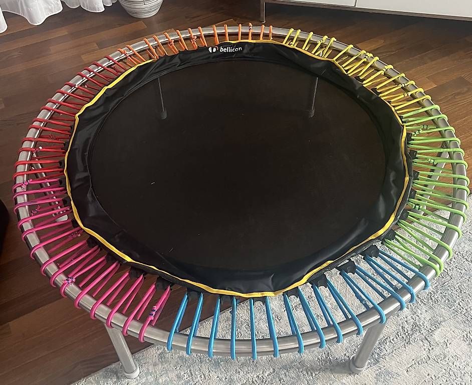 Trampolines: Bellicon Trampolin mit Rainbow-Seilringen – D'occasion à Luzern par chr_q7v2