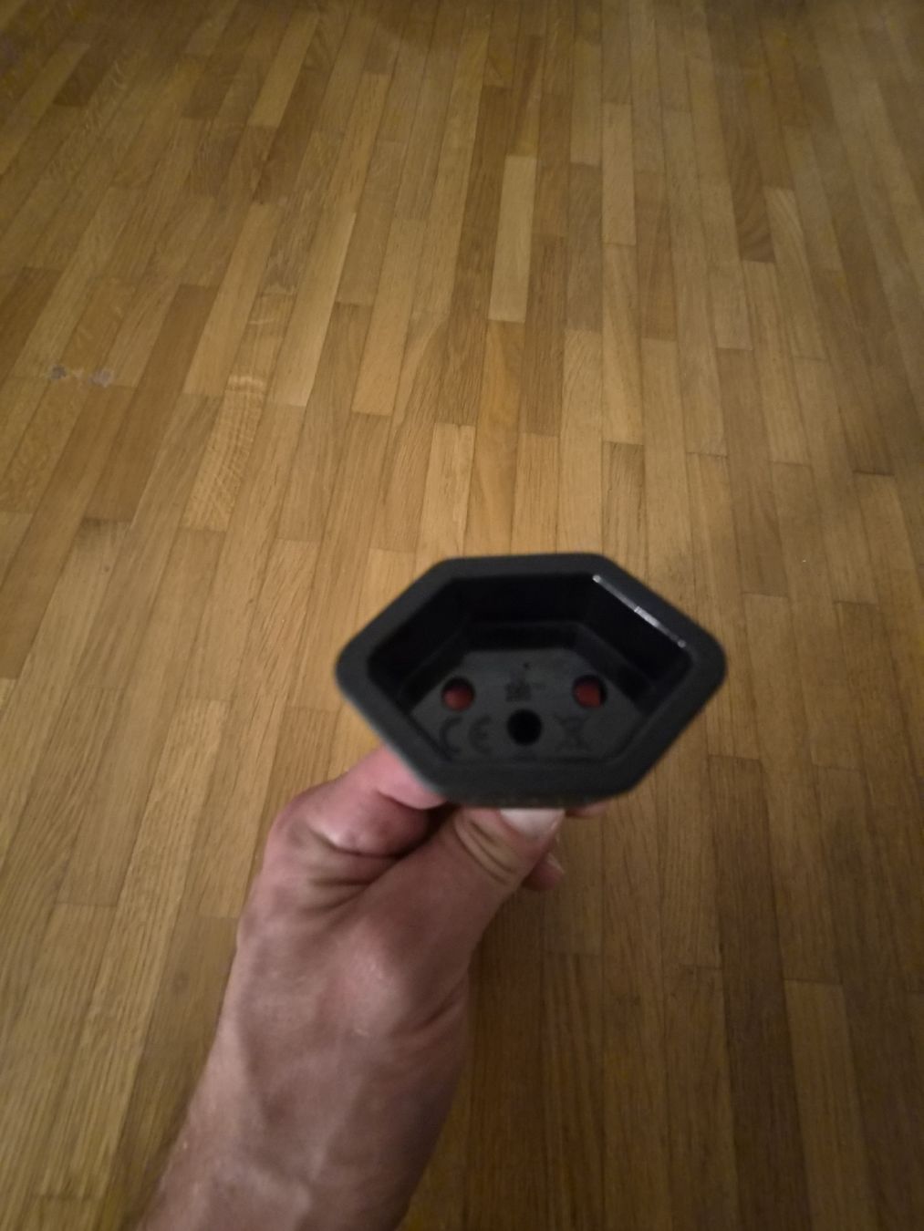 Cavi: Kaltgerätekabel mit Stecker C13 zu Stecker C14 schwarz – Usato da Muri AG venduto da mar_8cyq 3