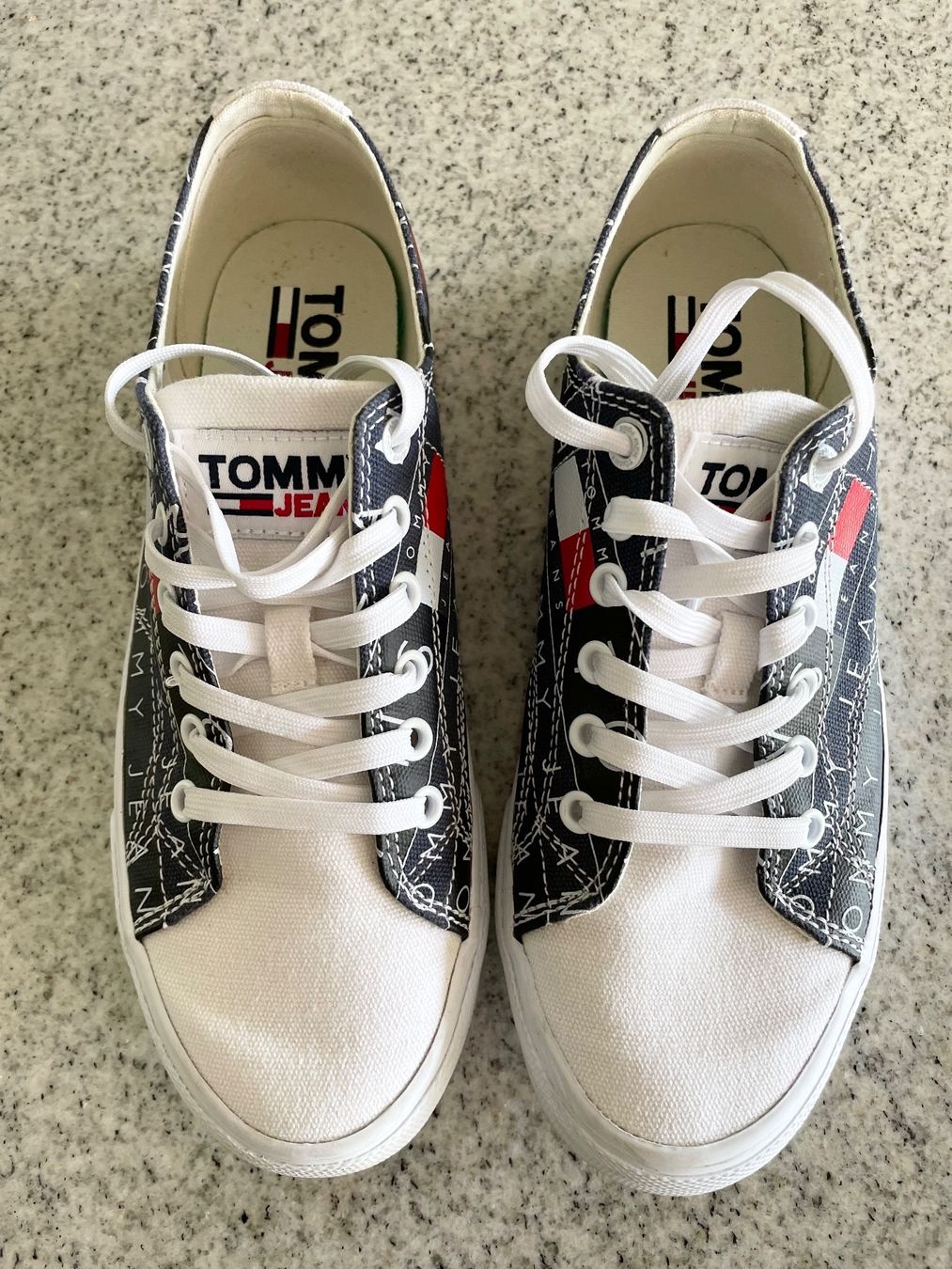 Tommy Hilfiger Damenschuhe: Tolle Sneaker von Tommy Hilfiger – Gebraucht aus Neuwilen von bobbel01