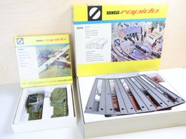 ARNOLD Ring-Lokschuppen/Bahnschranke - Bausatz Neuwertig