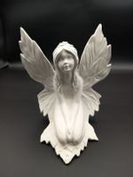 Deko-Figur Fee weiss kniend gebrauchter Zustand