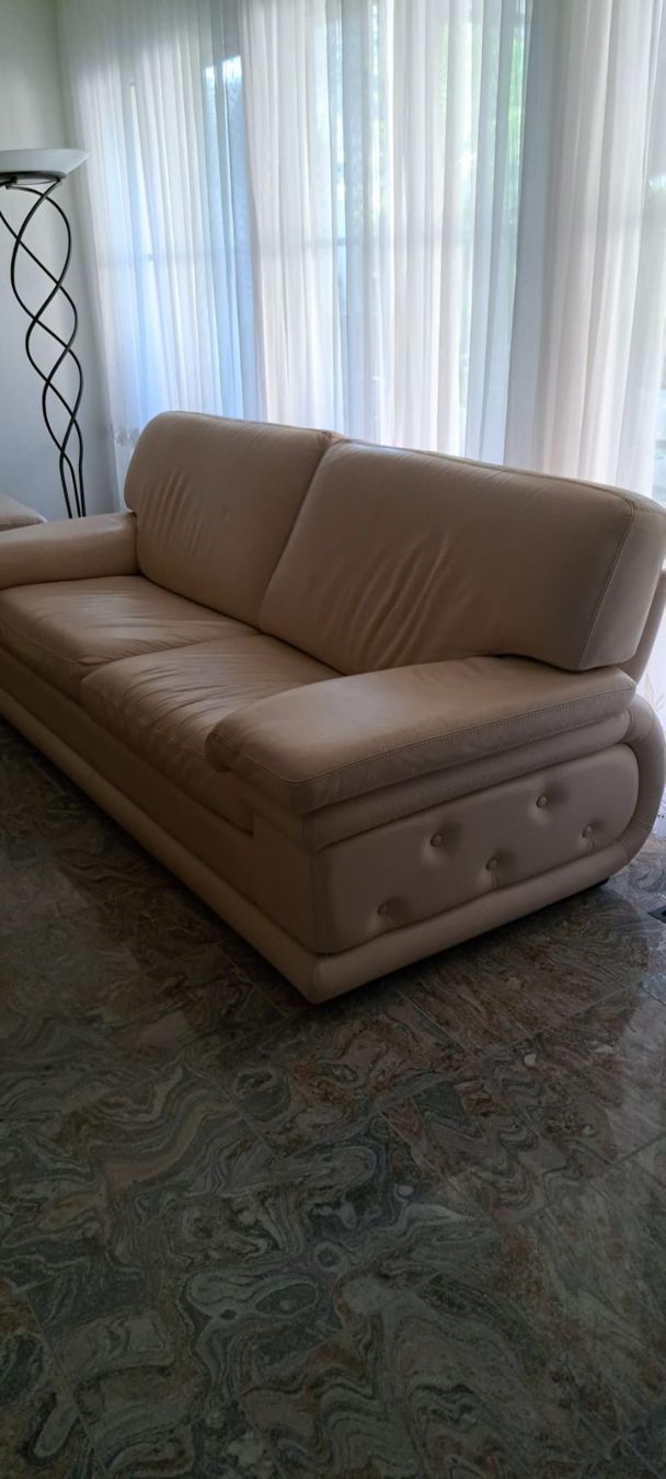 Sofas: Echtleder-Sofa 2er und 3er, hellbeige – D'occasion à Lenzburg par Supertoni72 1