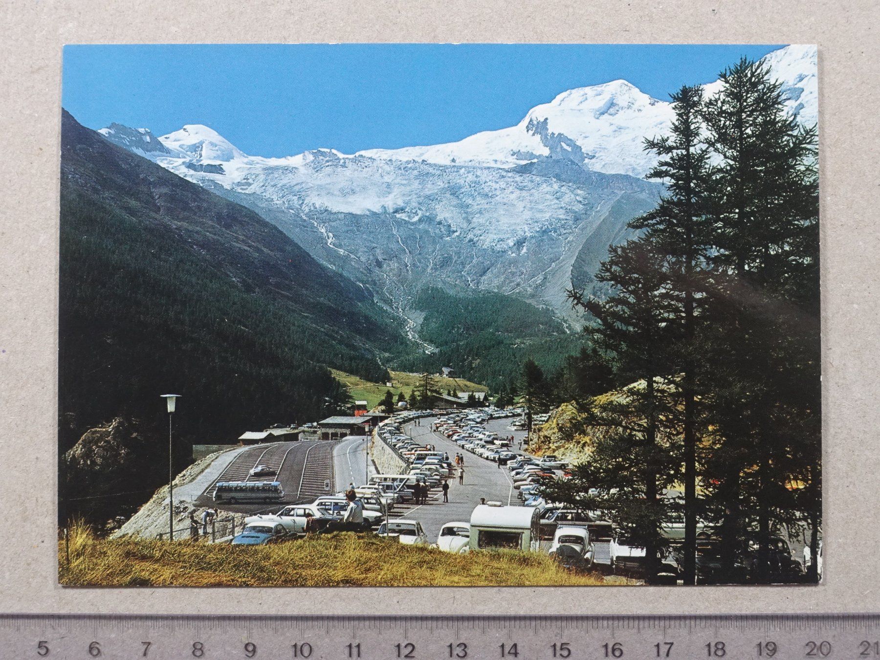 Cartoline postali: Saas-Fee, Parkplatz – Usato da Lenzburg venduto da fh1
