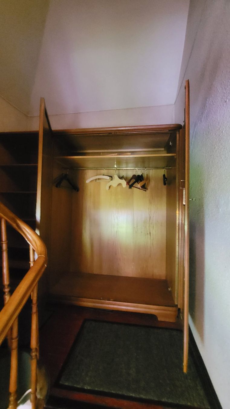 Armadi: Holzschrank 3-türig – Usato da Aarwangen venduto da Striezi01 2