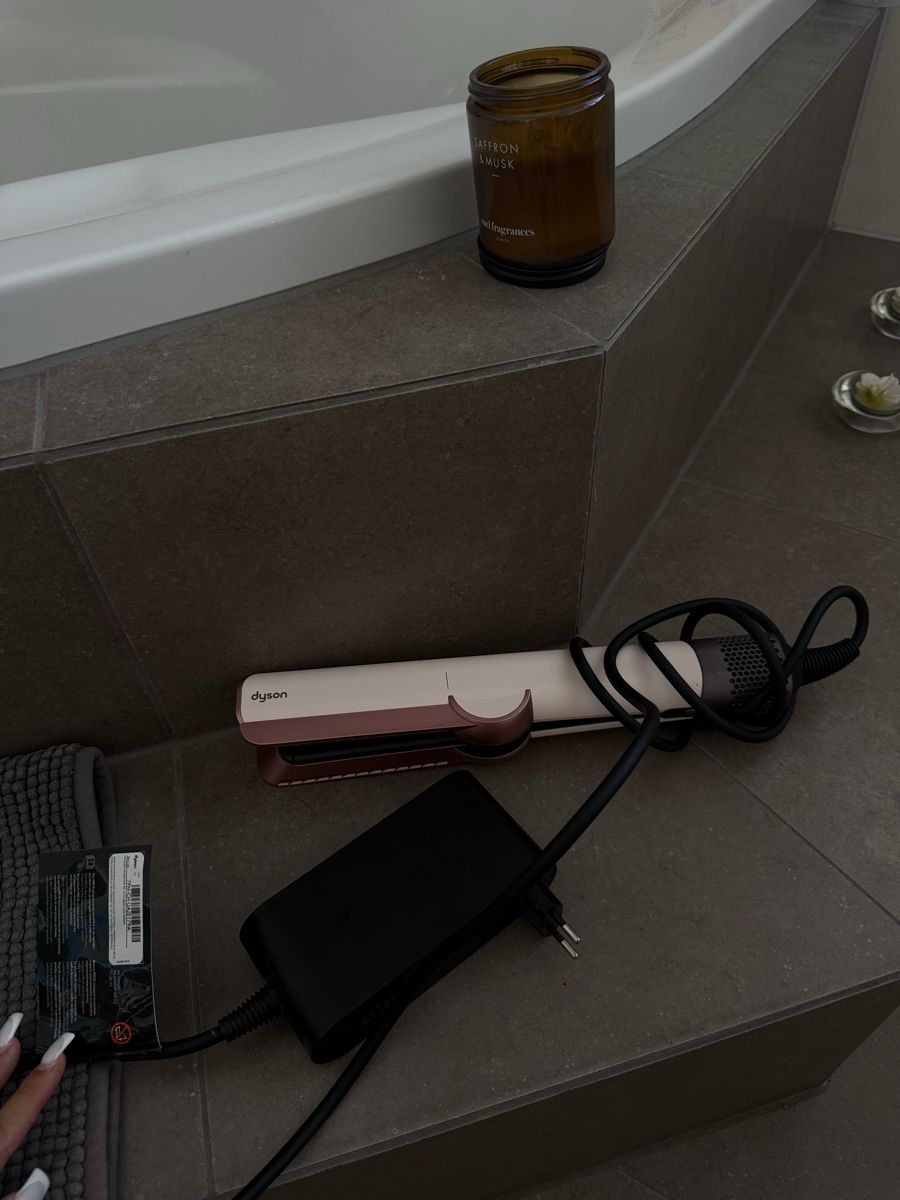 Dyson Asciugacapelli: Dyson Airstrait – Usato da Dagmersellen venduto da kra_7fyw