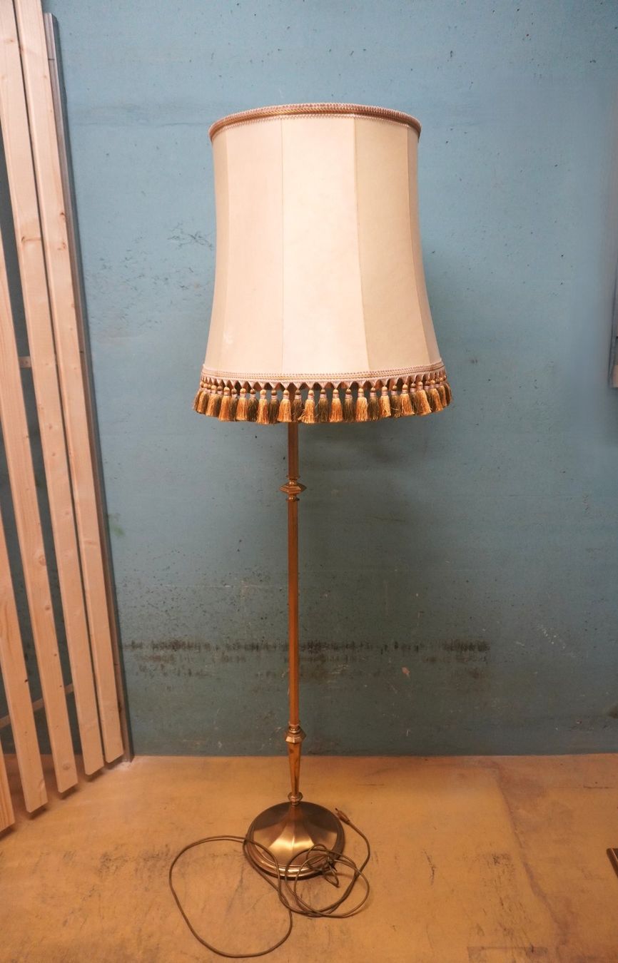 Lampade: Lampe mit Lampenschirm (S251) – Usato da Basel venduto da B.W.B. 1