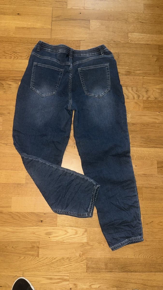 Jeans: Bequeme Jeans Traffic, 38-40 – Usato da Gümligen venduto da morticiaaddams 1