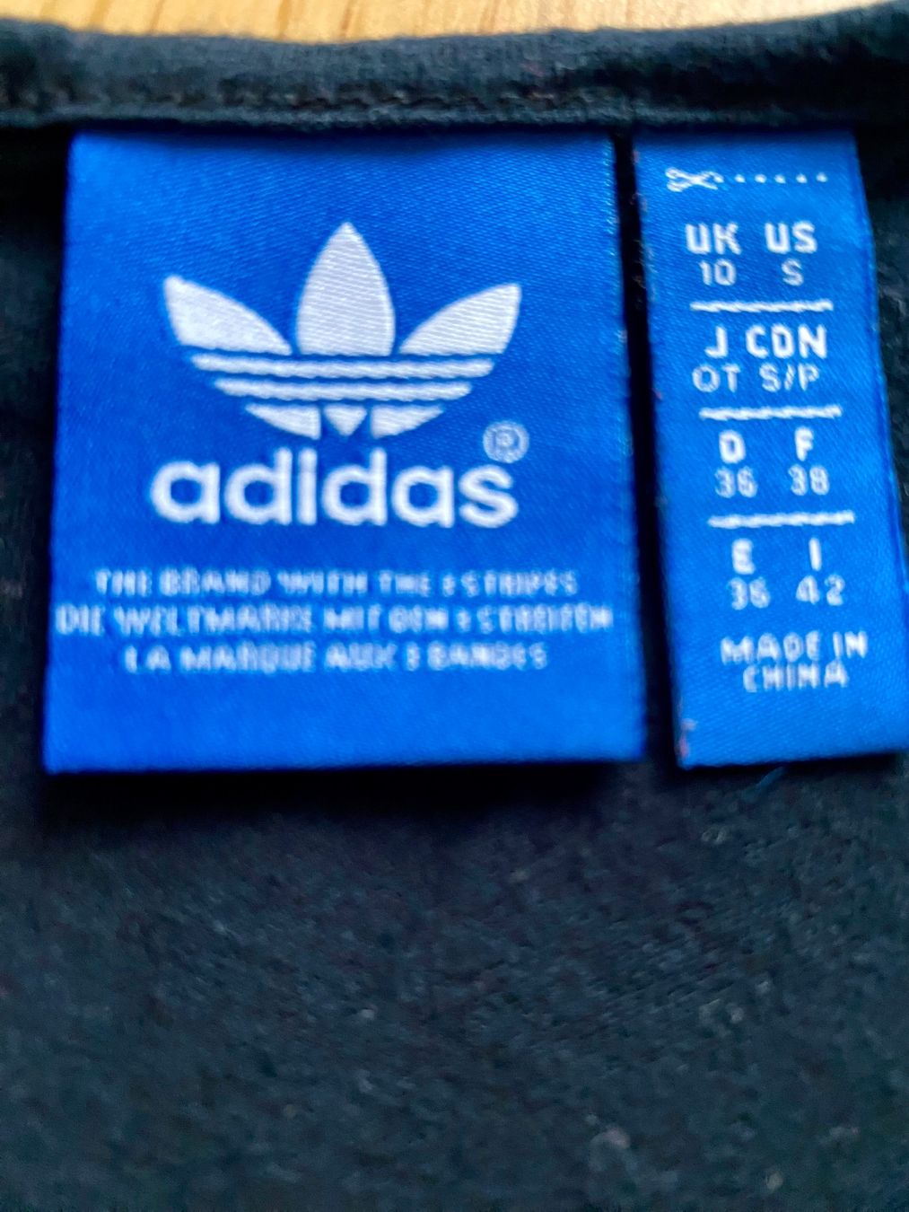 Adidas Top: Adidas Tanktop Gr.36 – Nuovo (secondo la descrizione) da Zollikofen venduto da AureusManus 1