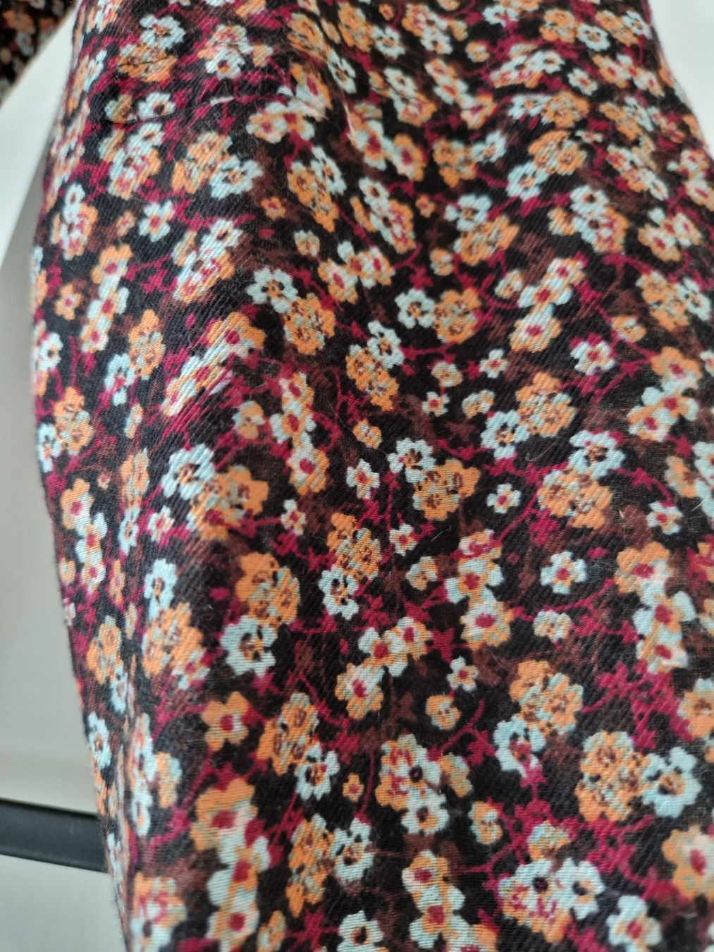 Foulard & Sciarpe: Schicker Loopschal mit Blumenmuster, Schlauchschal – Usato da Ottikon venduto da swiftchocolate 1