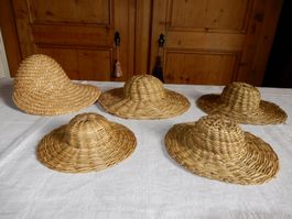 5 Puppenhütte aus Stroh divers