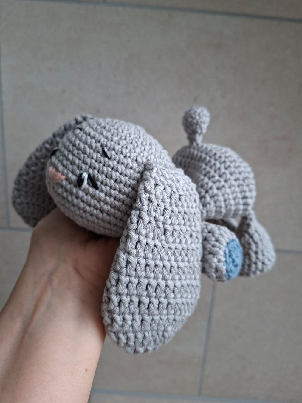Jouets: Selbst gehäkelter Schnuffelhase – Neuf (Voir description) à Waltenschwil par PlantAddict
