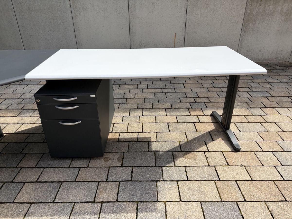 Scrivanie: Bürotisch – Usato da Galgenen venduto da Crystaldisplay 1